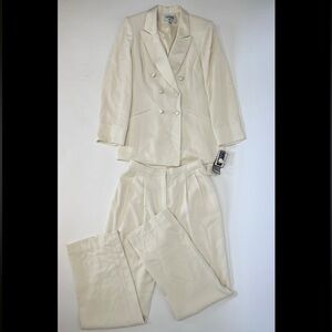 Kasper A.S.L two piece garment suit set, size 8, vanilla ivory